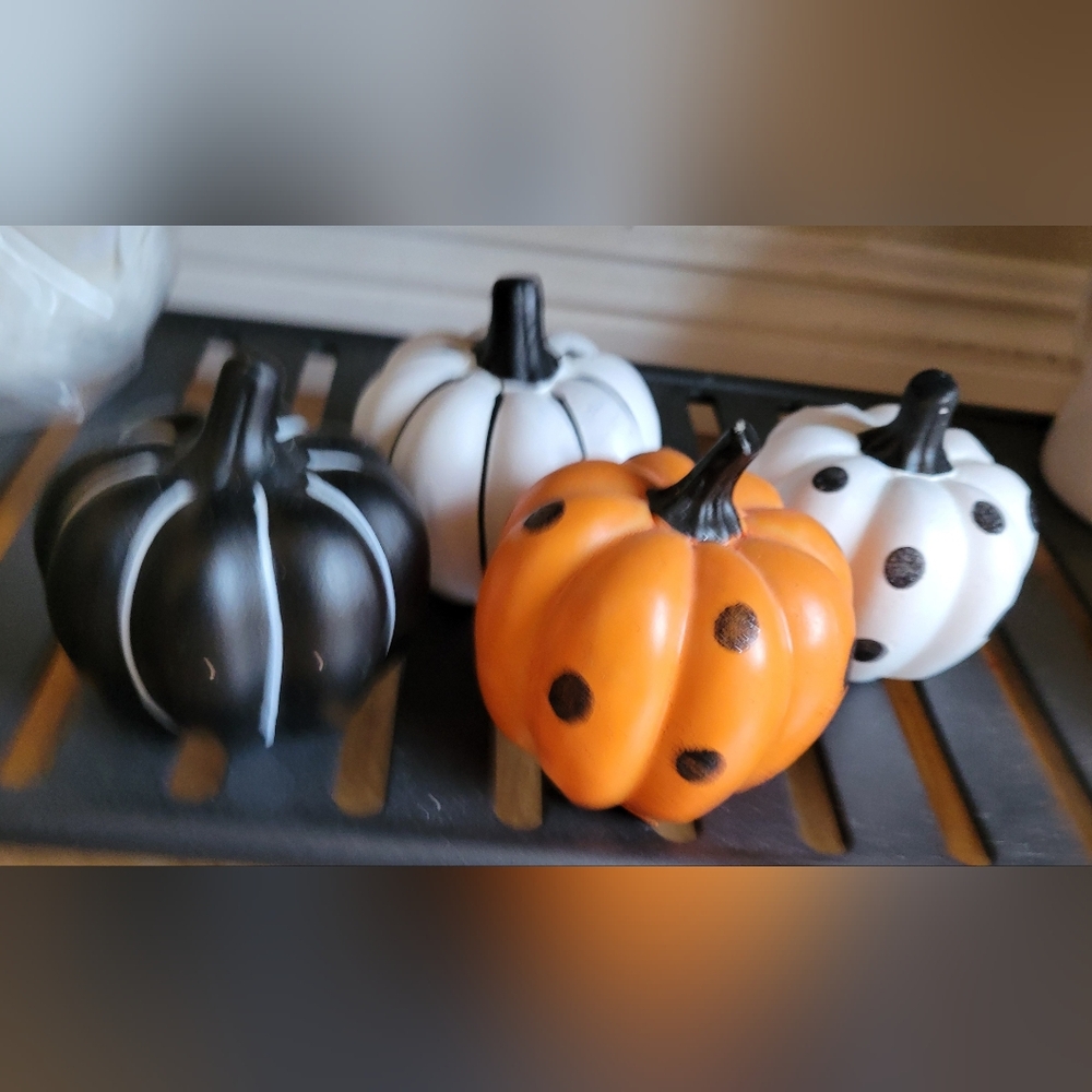 Farmhouse Decorative Pumpkins, Approx. 4" Ceramic Dot & Line Design, Set/4, NWOT